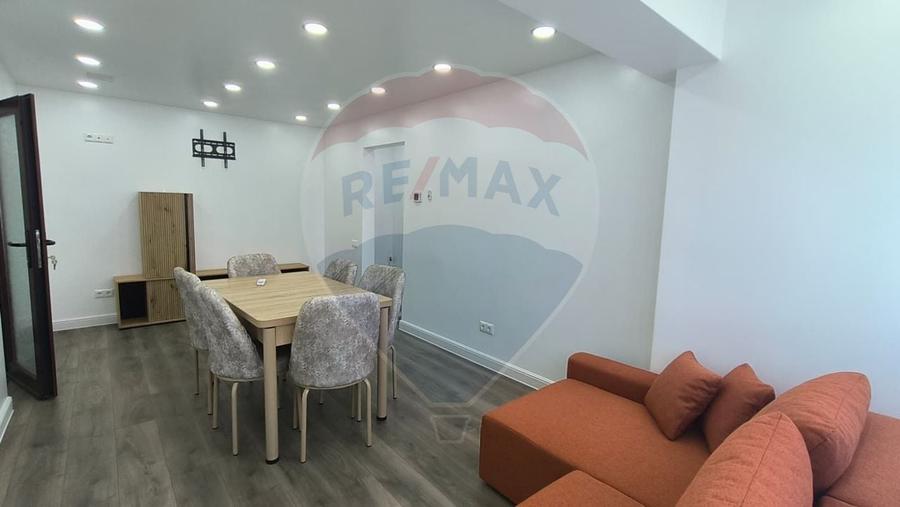 Apartament 3 camere de vânzare -Renovat complet - Micro 40 - 3