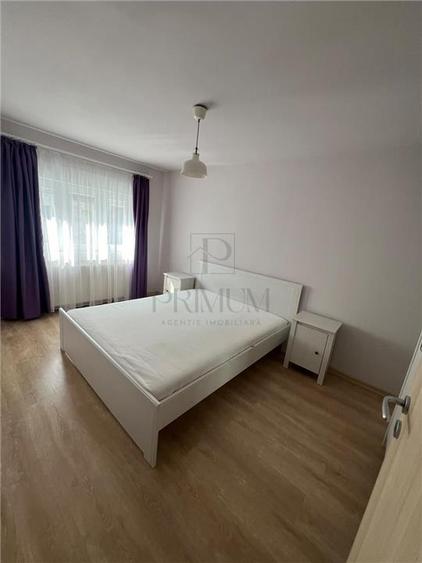 Apartament cu 3 camere semidecomandat în Girocului