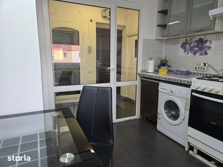 Apartament cu 3 camere decomandat în Rovine