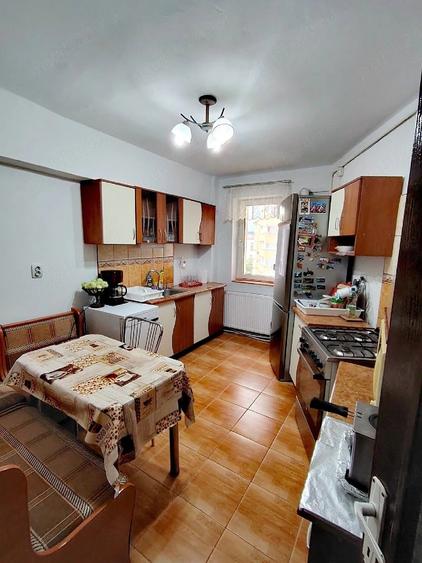Apartament cu 4 camere decomandat în Ampoi 2