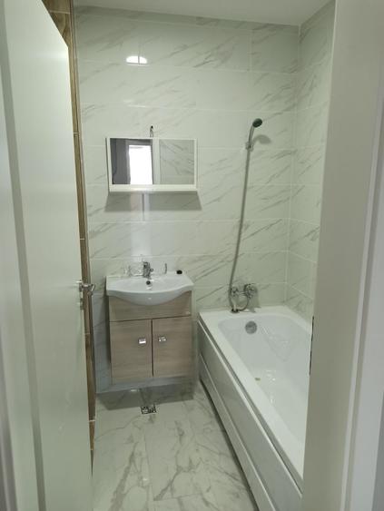 Apartament cu 3 camere decomandat, mobilat în Berceni