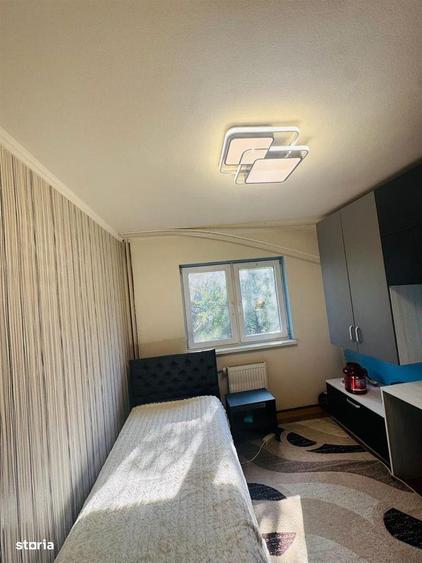 Apartament cu 4 camere semidecomandat în Nufărul