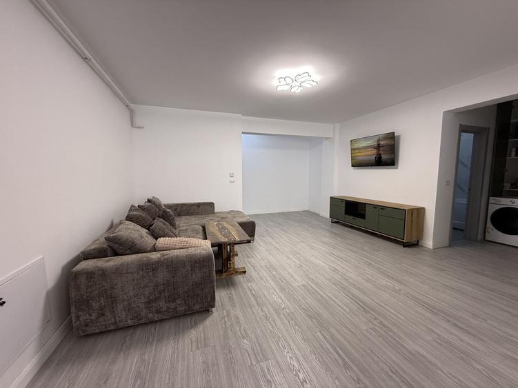 Apartament cu 2 camere semidecomandat, mobilat în Central