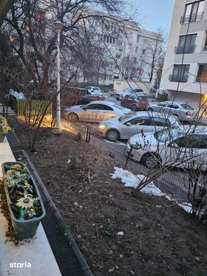 Apartament cu 3 camere semidecomandat, mobilat în Aviației