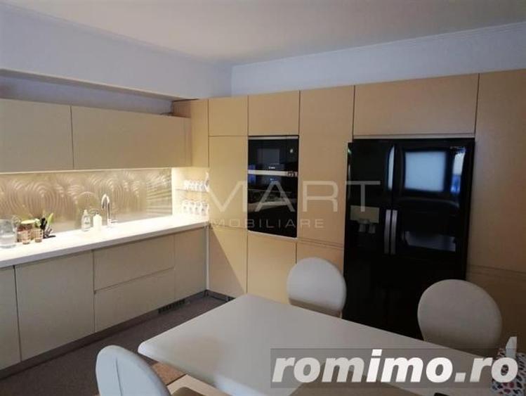 Casă cu 9 camere cu Teren 1545 Mp în Cristian