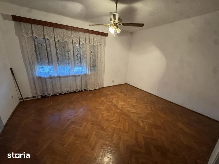 Casă cu 9 camere decomandat cu Teren 101 Mp în Central
