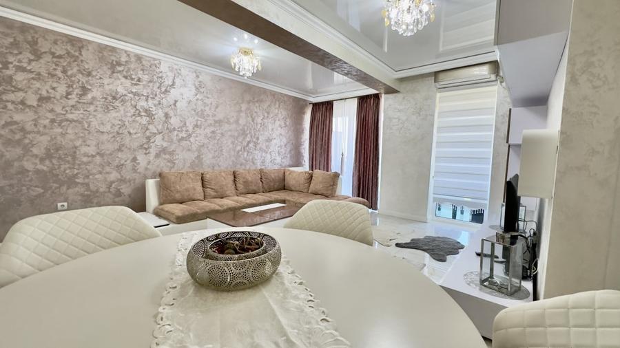 Apartament cu 3 camere decomandat, mobilat în Central