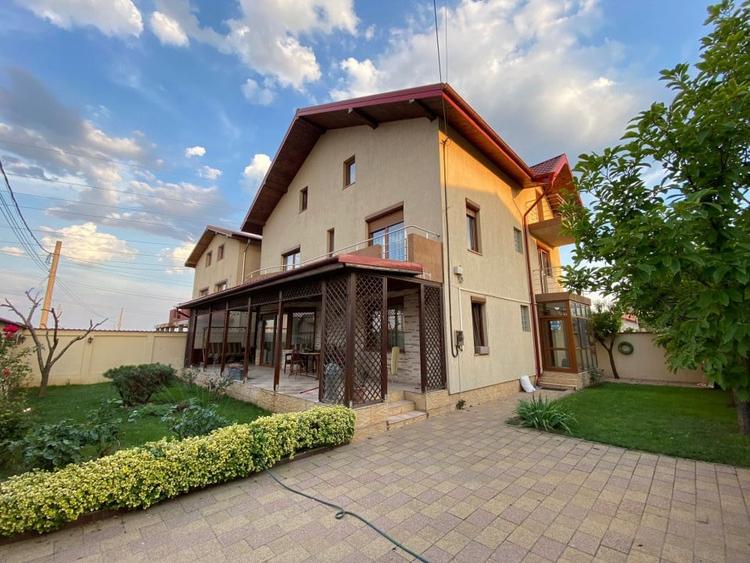 Casă individuală cu 5 camere cu Canalizare în Dobroești