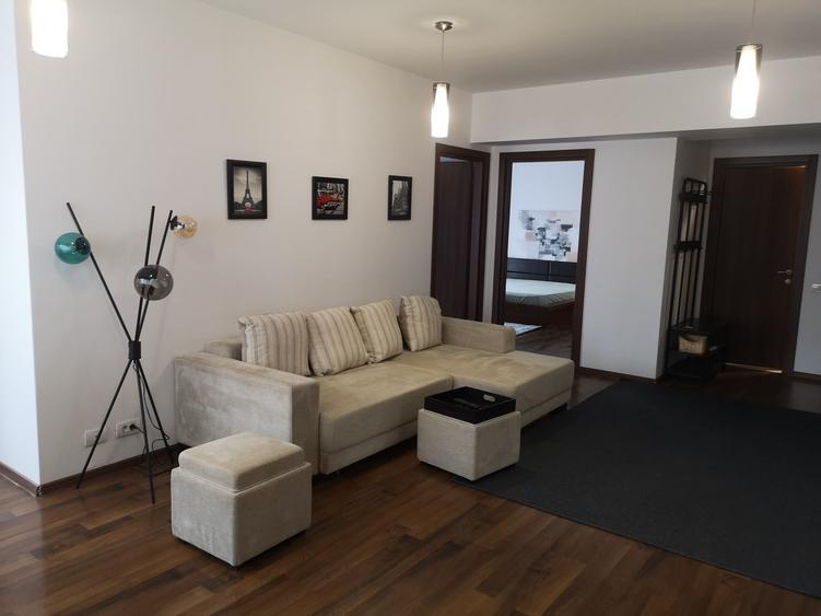 Apartament cu 3 camere semidecomandat în Pipera