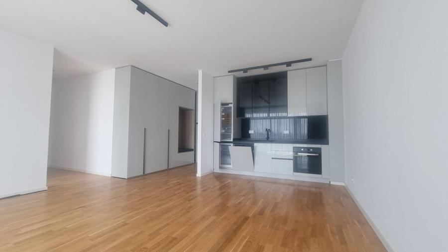 Apartament cu 4 camere decomandat în Băneasa