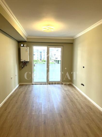 Apartament cu 3 camere semidecomandat în Florești