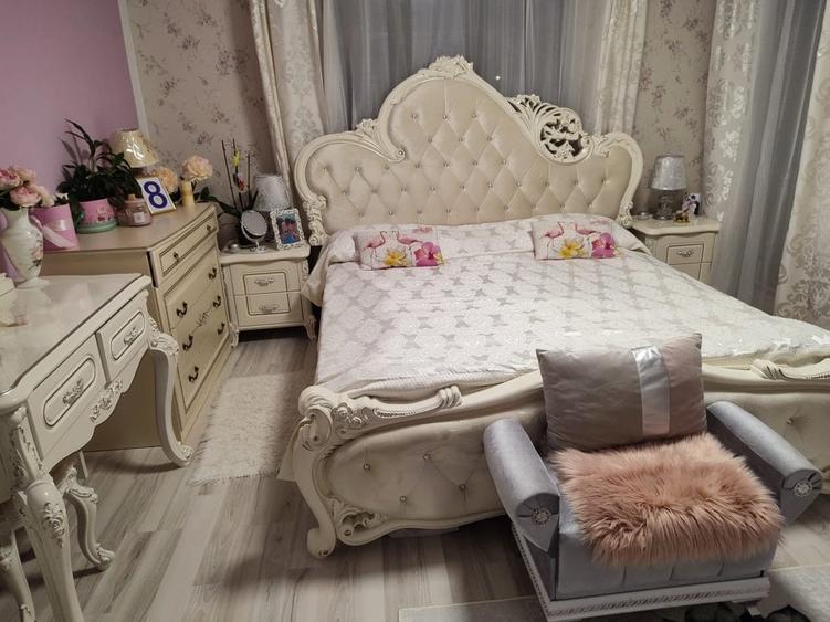 Casă individuală cu 9 camere cu Teren 700 Mp în Central