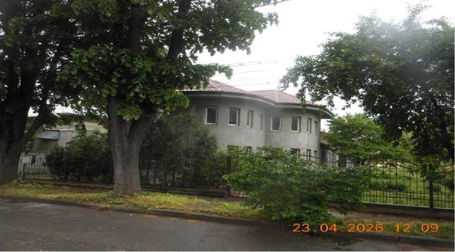 Casă individuală cu 4 camere cu Teren 1344 Mp în Est