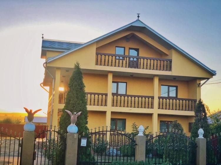 Casă cu 4 camere în Săucești