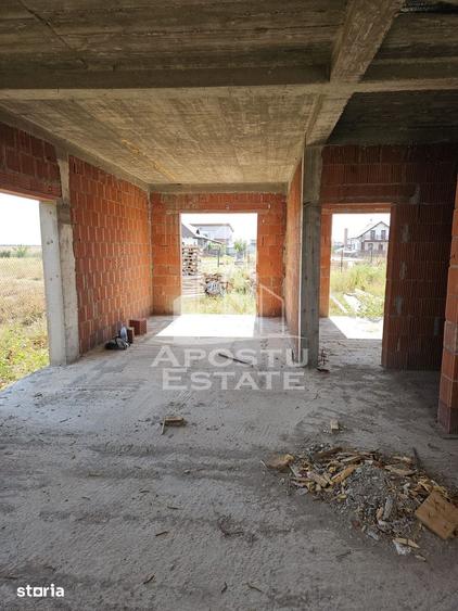 Casă cu 8 camere cu Teren 681 Mp în Central