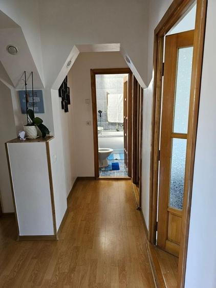 Apartament cu 3 camere decomandat în Exterior Vest