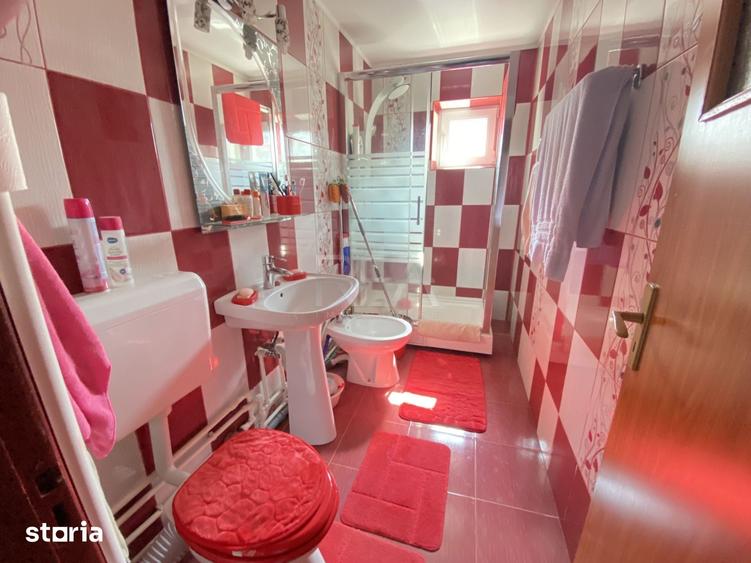 Apartament cu 4 camere decomandat în Rahova