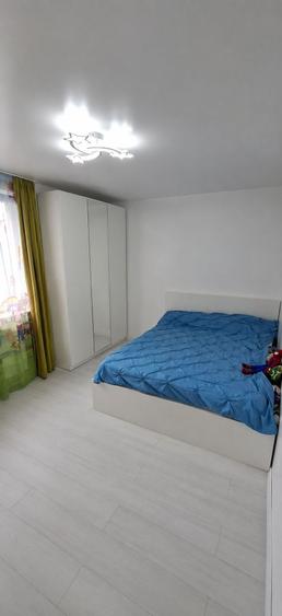 Apartament cu 3 camere semidecomandat în Obor