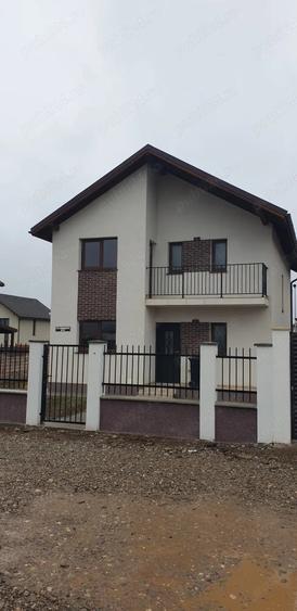 Casă cu 4 camere cu Teren 400 Mp în Tărlungeni