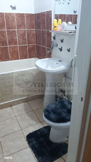 Apartament cu 2 camere semidecomandat, mobilat în Piața Unirii