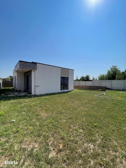 Casă cu 3 camere cu Teren 284 Mp în Berceni
