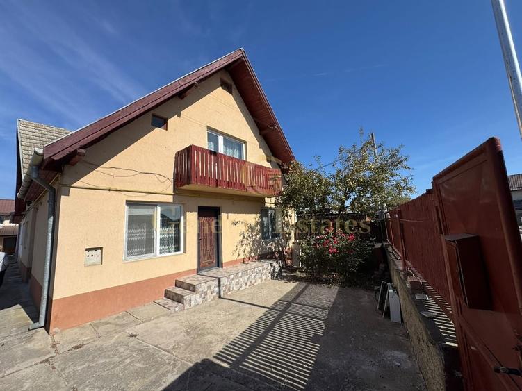 Casă individuală cu 4 camere cu Teren 120 Mp în Stupini