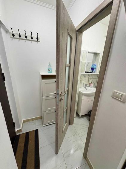 Apartament cu 4 camere decomandat în Exterior Vest