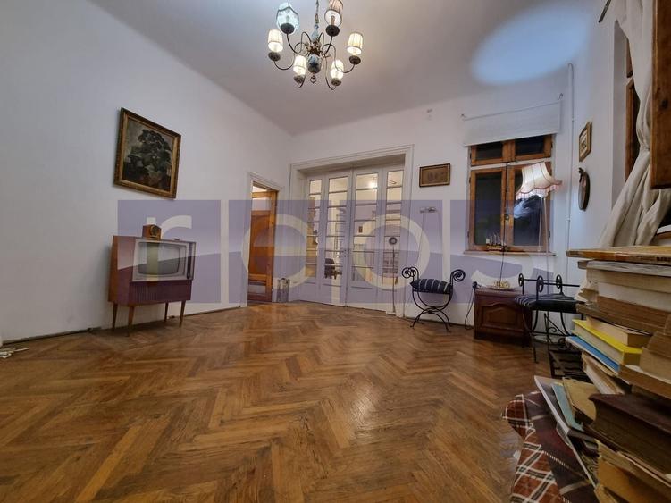 Casă cu 9 camere cu Canalizare în Unirii