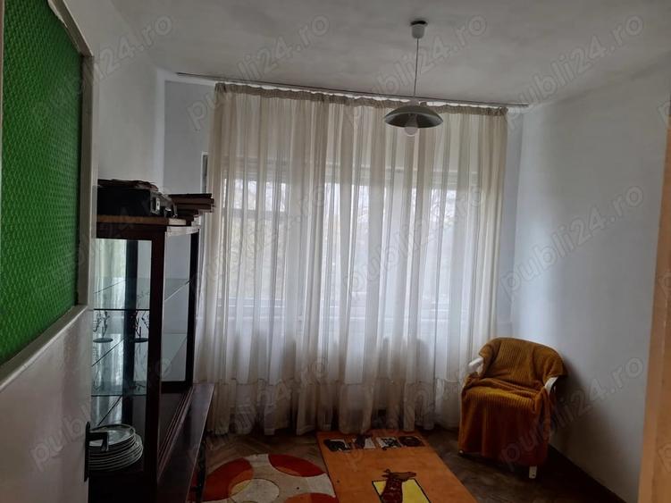 Apartament cu 3 camere semidecomandat în Gară
