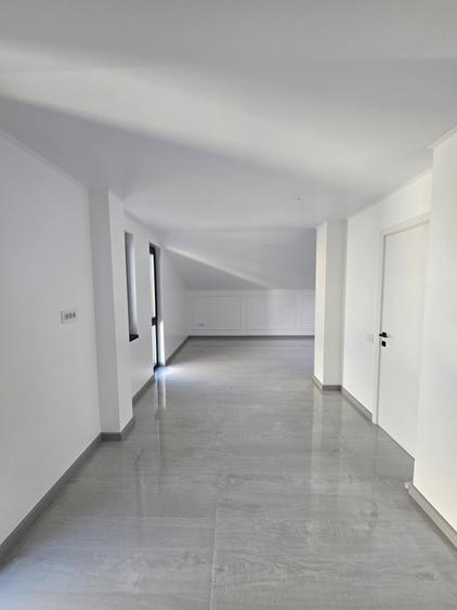 Duplex cu 4 camere cu Teren 300 Mp în Central