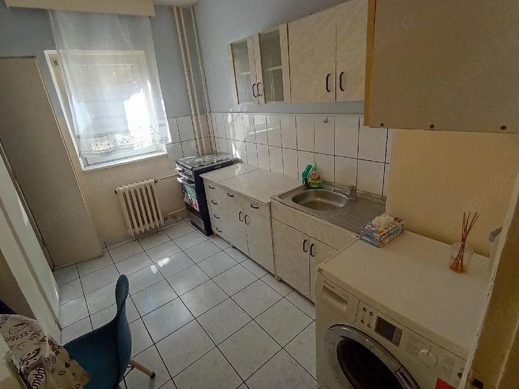 Apartament cu 2 camere semidecomandat în Girocului