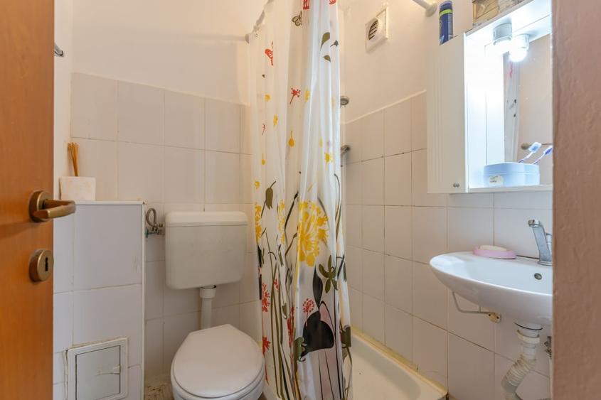 Apartament cu 4 camere decomandat, mobilat în Răcădău