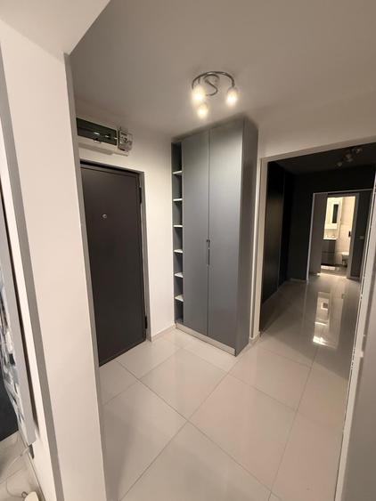 Apartament cu 5 camere decomandat în Drumul Taberei