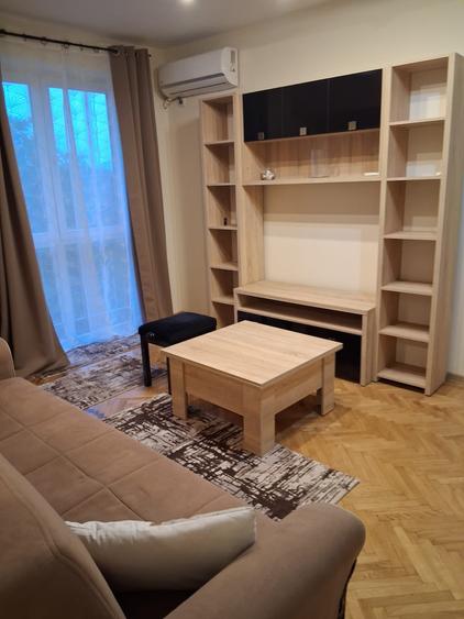 Apartament cu 2 camere semidecomandat în P-ța Romană