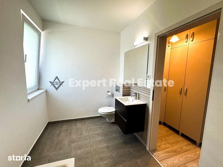Casă cu 4 camere cu Teren 300 Mp în Central