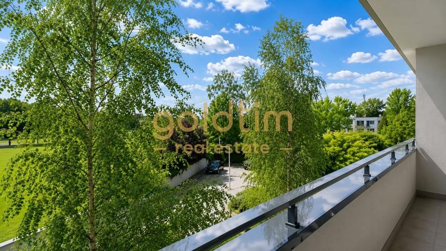Apartament cu 3 camere semidecomandat, mobilat în Băneasa