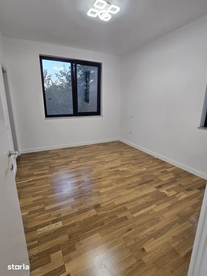 Casă cu 5 camere cu Teren 200 Mp în Central