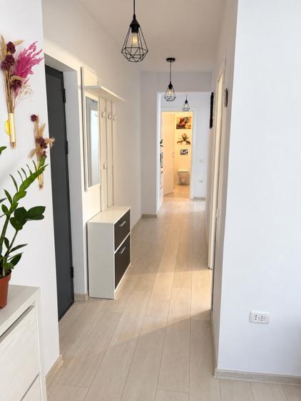 Apartament cu 2 camere decomandat, mobilat în Tomis Plus