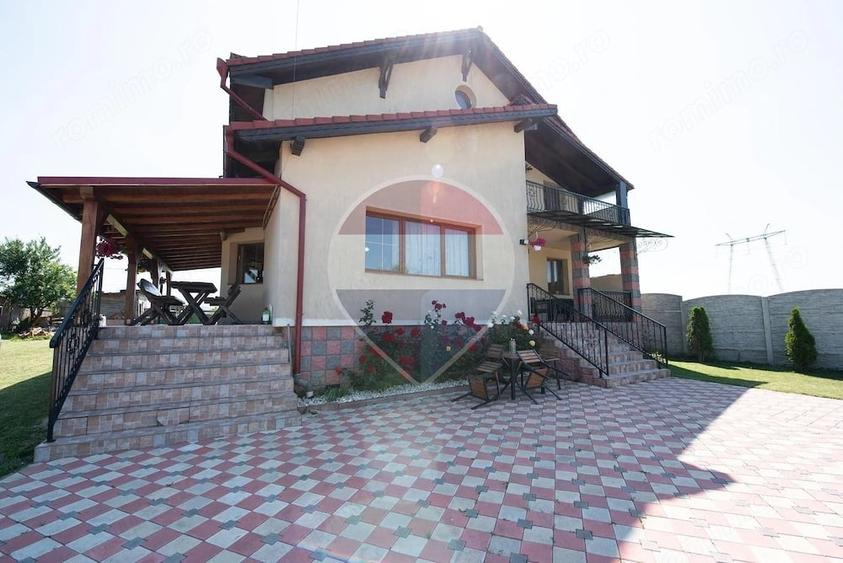 Casă cu Teren 2389 Mp în Sânpetru