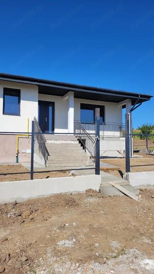 Casă cu 2 camere cu Teren 650 Mp în Chicerea