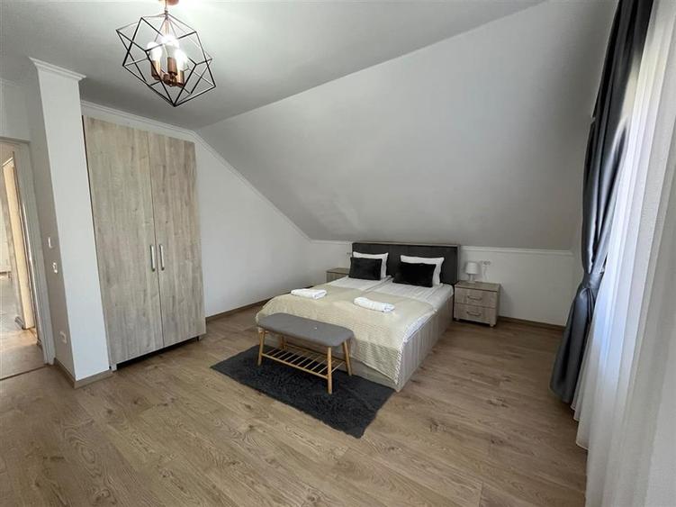 Casă cu 6 camere cu Teren 660 Mp în Sânmartin