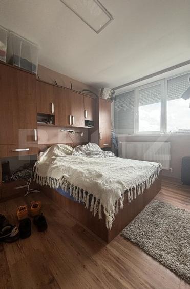 Apartament cu 3 camere decomandat, mobilat în Torontalului