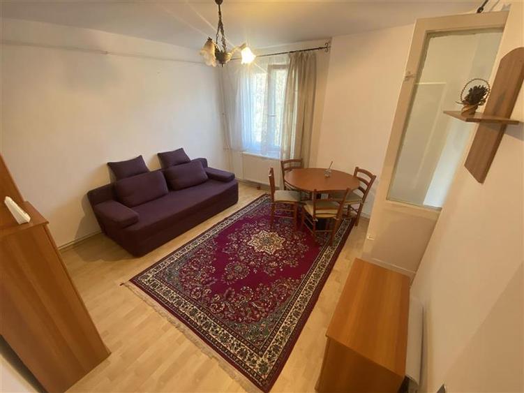 Garsonieră decomandată în Tudor