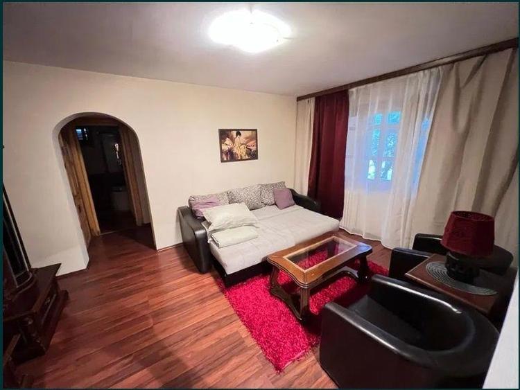 Apartament cu 3 camere semidecomandat, mobilat în Podu Roș