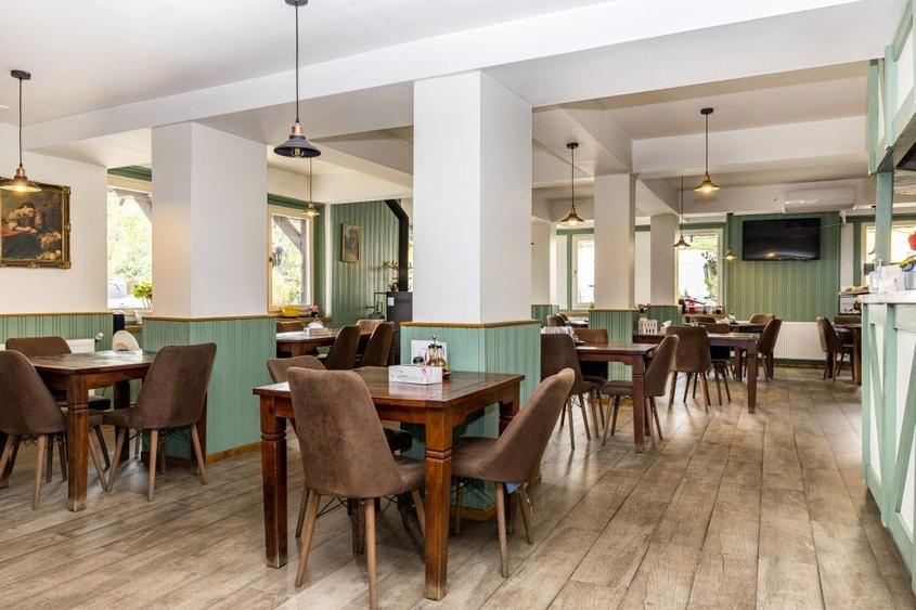 Hotel/Pensiune, de 855 mp, în Lintești