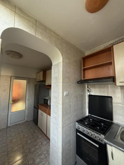 Apartament cu 3 camere decomandat, mobilat în City Park Mall