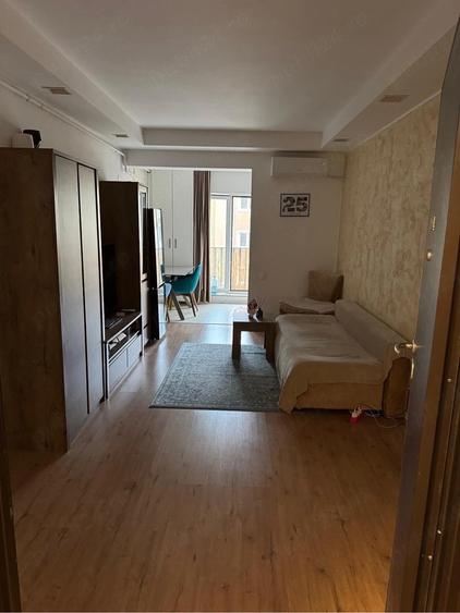 Apartament cu 3 camere decomandat în Crețuleasca