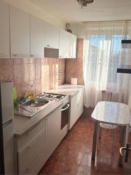 **Inchiriez apartament 3 camere Sector 4, Aparatorii Patriei - 4