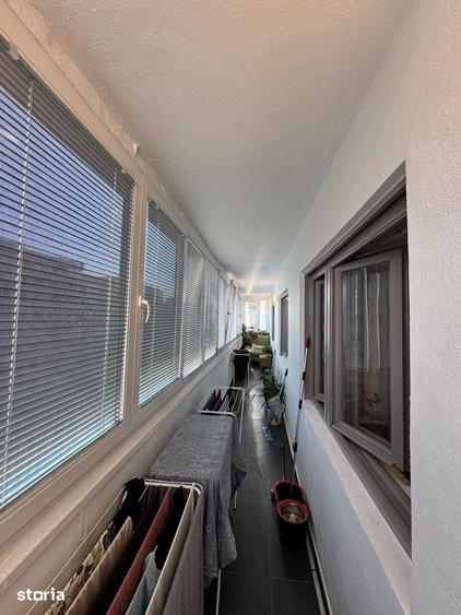 Apartament cu 3 camere semidecomandat în Grivița