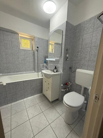 Apartament cu 3 camere semidecomandat, mobilat în Basarabia